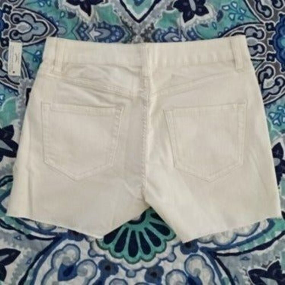 NEW Women's White Cut Off Shorts Denim Comfort Pockets Zip Up Beachy - Picture 2 of 7